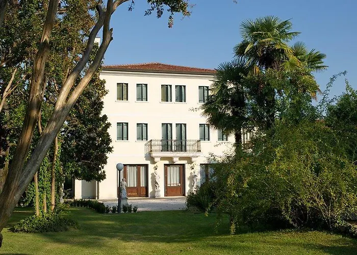 Pace Park Bolognese Hotel 4*