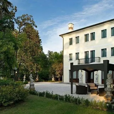 Pace Park Bolognese Hotel 4*