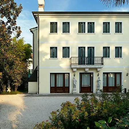 Pace Park Bolognese Hotel 4*